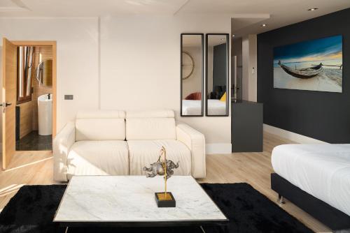 Imagen de la habitación del Suite 1907 Oviedo. Foto 13