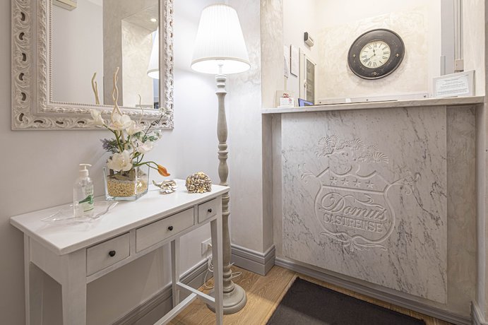 Imagen de los interiores del Suite Castrense. Foto 17