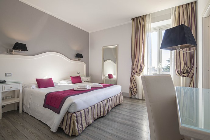 Imagen de la habitación del Suite Castrense. Foto 2