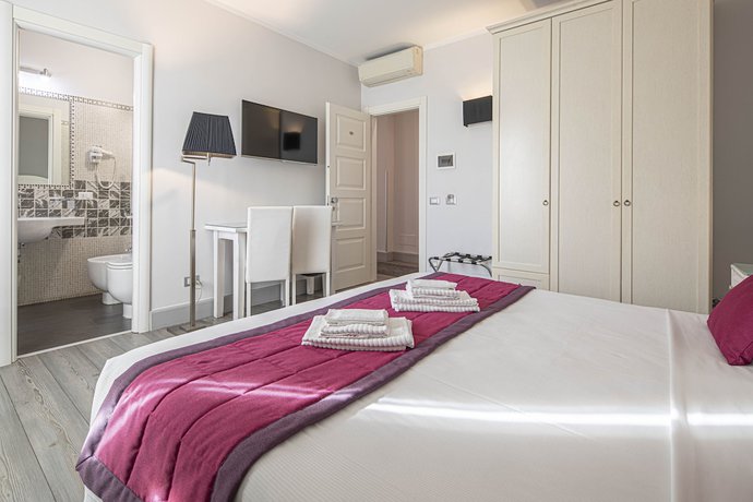Imagen de la habitación del Suite Castrense. Foto 4