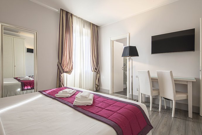 Imagen de la habitación del Suite Castrense. Foto 5