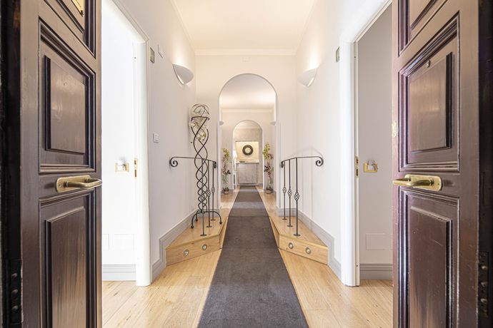 Imagen de los interiores del Suite Castrense. Foto 19