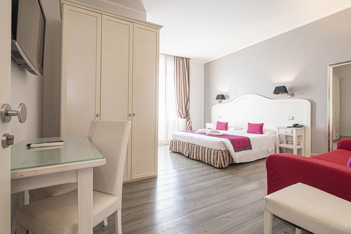 Imagen de la habitación del Suite Castrense. Foto 16