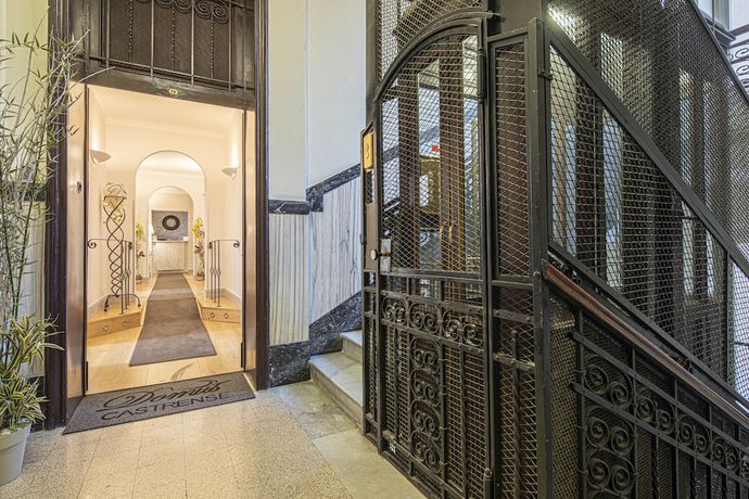Imagen de los interiores del Suite Castrense. Foto 20