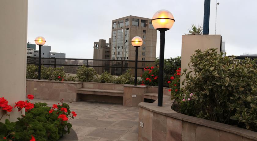 Imagen de los exteriores del Suites Plaza Las Flores Aparthotel. Foto 8