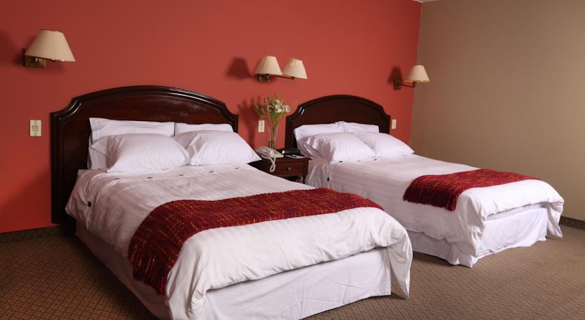 Imagen de la habitación del Suites Plaza Las Flores Aparthotel. Foto 3