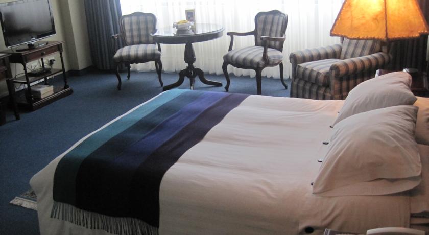 Imagen de la habitación del Suites Plaza Las Flores Aparthotel. Foto 7