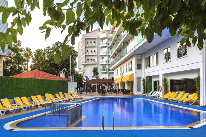 Imagen de la piscina del Sun Bay Park Hotel. Foto 11
