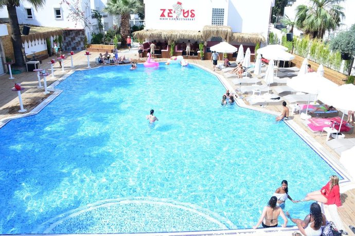 Imagen de la piscina del Sun Beach Resort Hotel. Foto 12