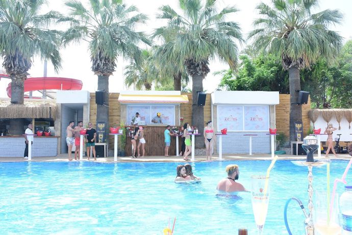 Imagen de la piscina del Sun Beach Resort Hotel. Foto 14