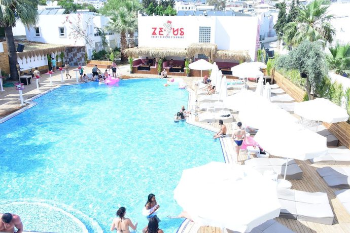 Imagen de la piscina del Sun Beach Resort Hotel. Foto 16