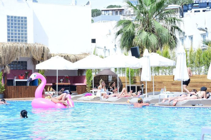 Imagen de la piscina del Sun Beach Resort Hotel. Foto 18