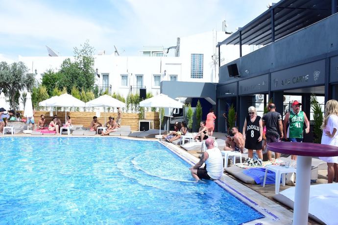Imagen de la piscina del Sun Beach Resort Hotel. Foto 19