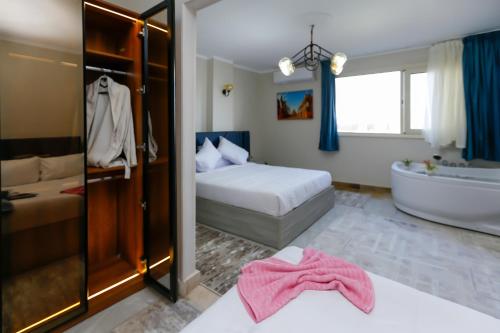 Imagen general del SunRise Jacuzzi & Pyramids view. Foto 6
