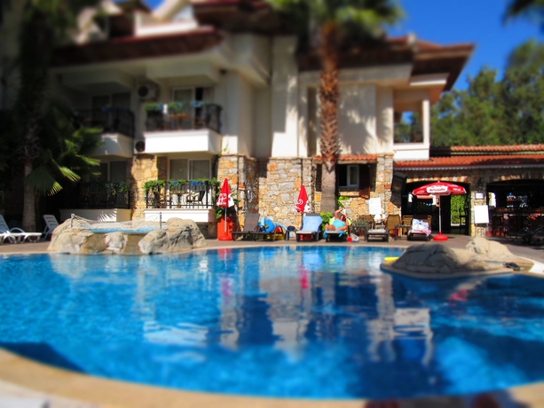 Imagen de la piscina del Sunblue Apart Hotel, Hisar&ouml;n&uuml;. Foto 15
