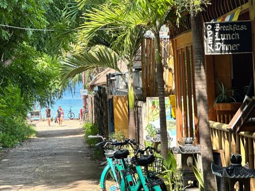 Imagen de la habitación del Sunny Rose Bungalows Gili Air. Foto 15