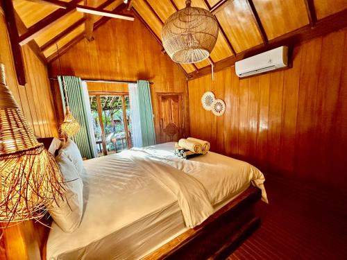Imagen de la habitación del Sunny Rose Bungalows Gili Air. Foto 17