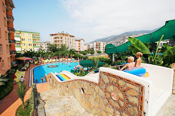 Imagen de la piscina del Sunpark Garden. Foto 19