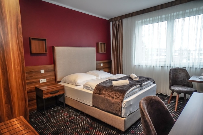 Imagen de la habitación del Sunset Hotel, Kelsterbach. Foto 2