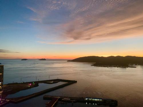 Imagen general del Sunset Seaview Vacation Condos @ Jesselton Quay. Foto 3