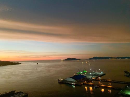 Imagen general del Sunset Seaview Vacation Condos @ Jesselton Quay. Foto 4
