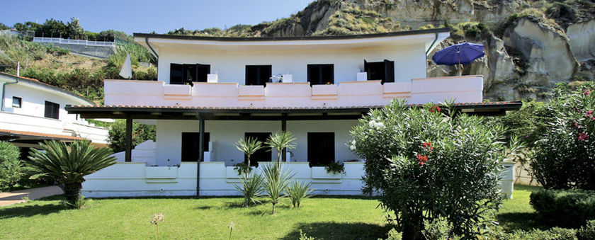 Imagen de los exteriores del Sunshine Beach Resort, Santa Domenica. Foto 5