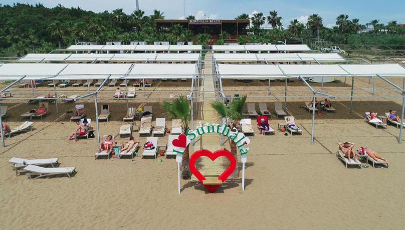Imagen general del Sunthalia Hotels & Resorts Ultra All Inclusive Adults Only Party. Foto 1