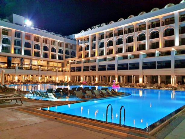 Imagen general del Sunthalia Hotels & Resorts Ultra All Inclusive Adults Only Party. Foto 4