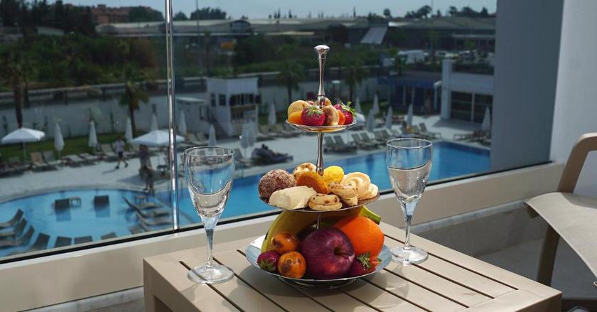 Imagen general del Sunthalia Hotels & Resorts Ultra All Inclusive Adults Only Party. Foto 7