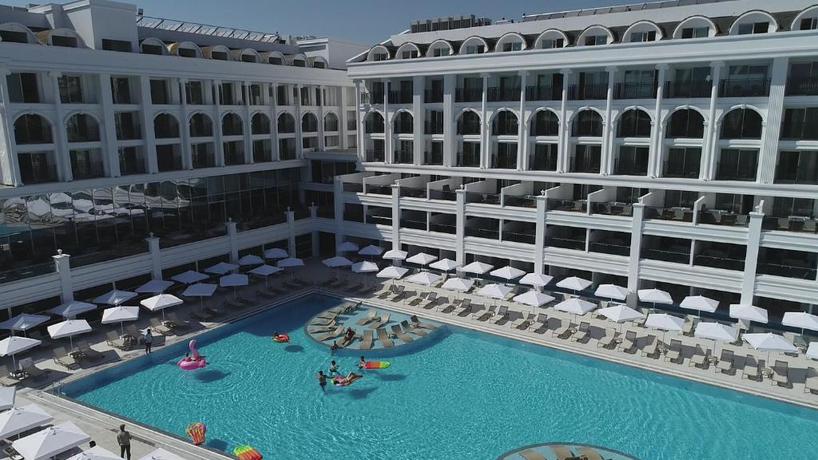 Imagen general del Sunthalia Hotels & Resorts Ultra All Inclusive Adults Only Party. Foto 20