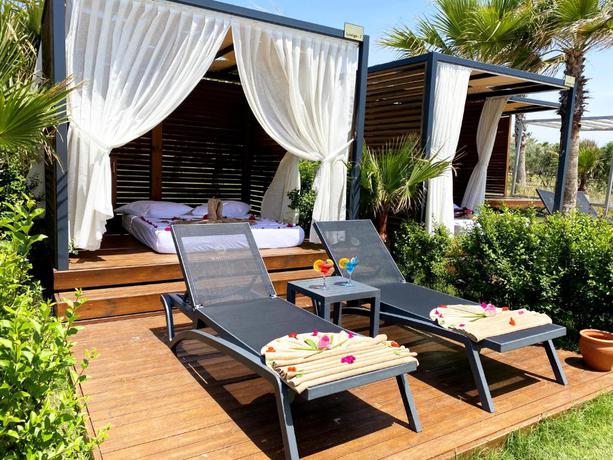 Imagen general del Sunthalia Hotels & Resorts Ultra All Inclusive Adults Only Party. Foto 11