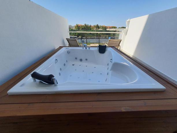 Imagen general del Sunthalia Hotels & Resorts Ultra All Inclusive Adults Only Party. Foto 16