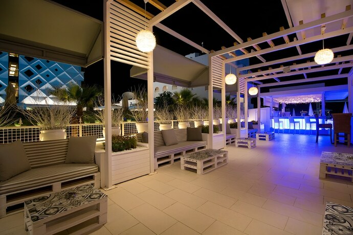 Imagen general del Supreme Beach - Adults Only. Foto 14