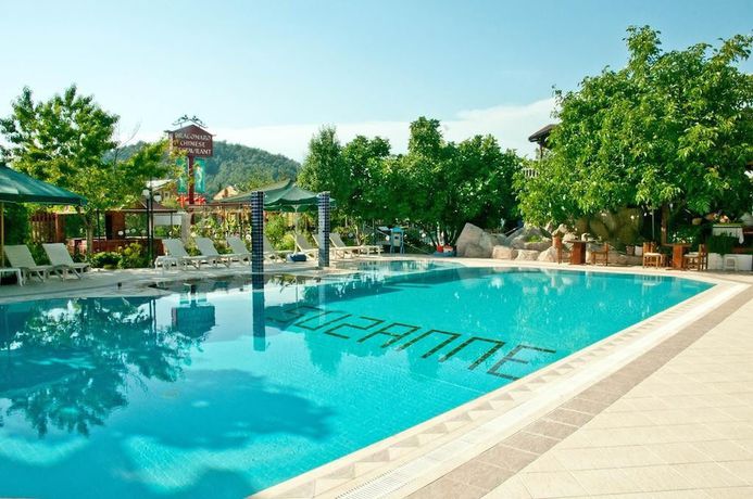 Imagen de la piscina del Suzanne Hotel. Foto 13