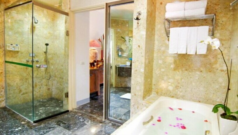 Imagen de la habitación del Swan Lake Villa Resort. Foto 25