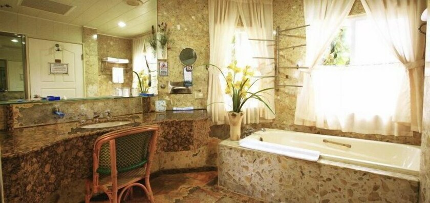 Imagen de la habitación del Swan Lake Villa Resort. Foto 30