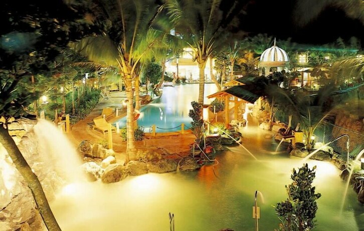 Imagen de la piscina del Swan Lake Villa Resort. Foto 37
