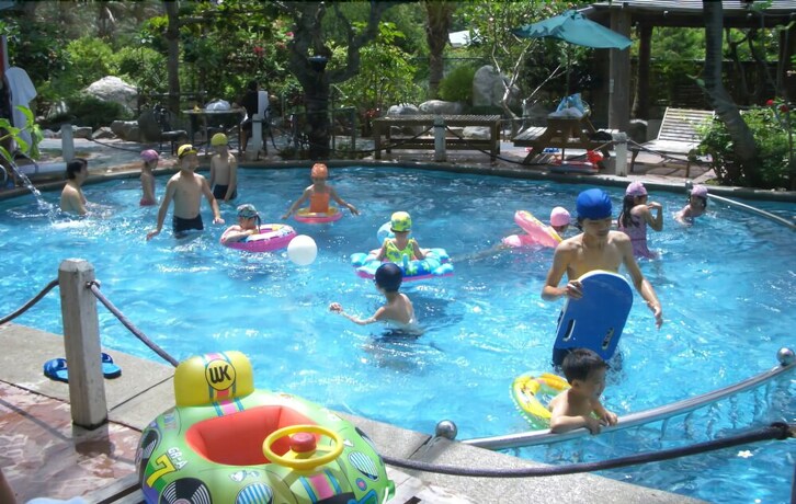 Imagen de la piscina del Swan Lake Villa Resort. Foto 40