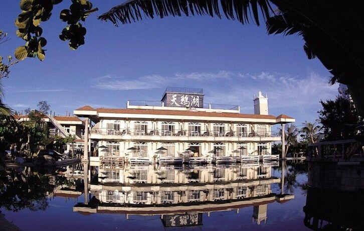 Imagen de los exteriores del Swan Lake Villa Resort. Foto 34