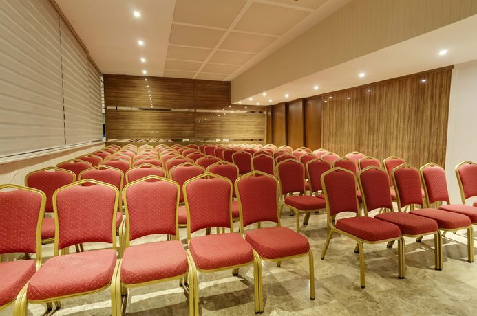 Imagen de los interiores del Swiss Inn Resort Hotel And Spa Ayas. Foto 12