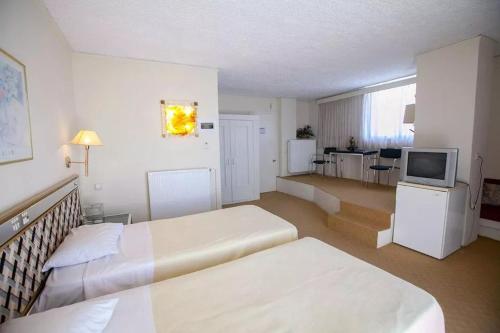 Imagen de la habitación del THEOXENIA ANEX HOTEL. Foto 6