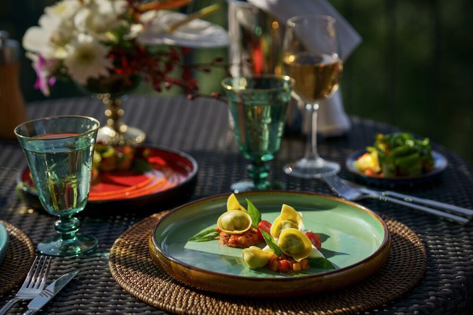 Imagen del bar/restaurante del Taj Guras Kutir Resort and Spa, Gangtok. Foto 5