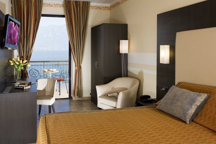 Imagen de la habitación del Taki Village Hotel. Foto 8