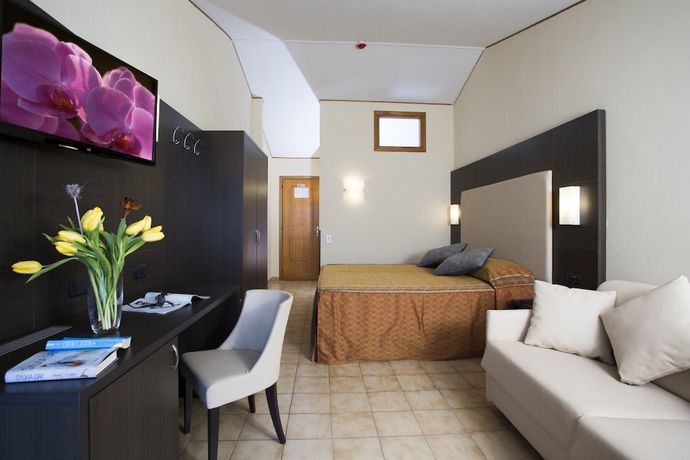 Imagen de la habitación del Taki Village Hotel. Foto 9