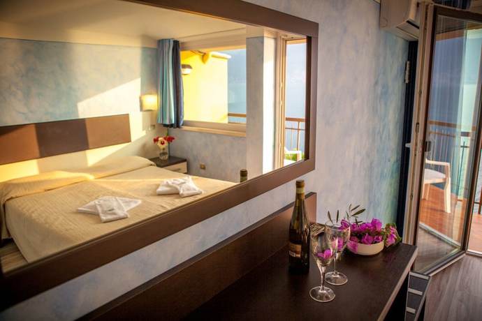 Imagen de la habitación del Taki Village Hotel. Foto 16
