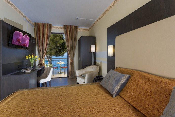 Imagen de la habitación del Taki Village Hotel. Foto 17