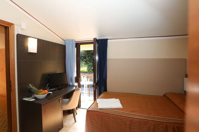 Imagen de la habitación del Taki Village Hotel. Foto 18