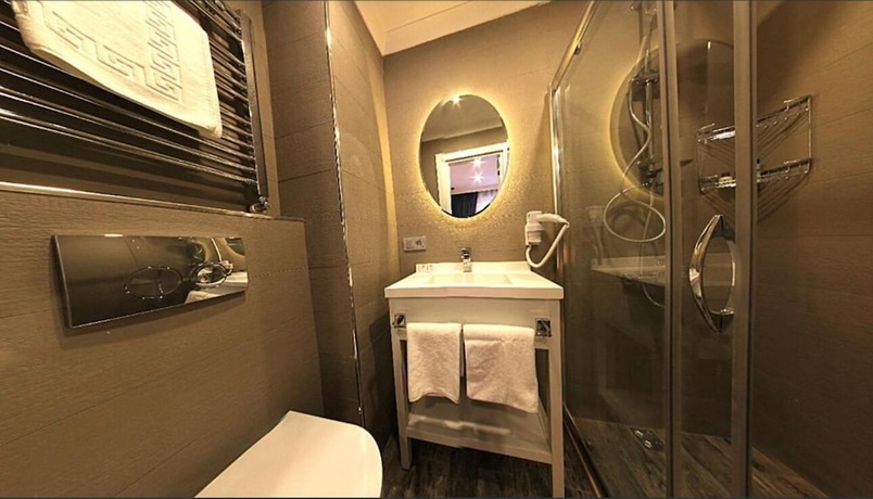 Imagen de la habitación del Taksim Santa Lucia Hotel. Foto 10