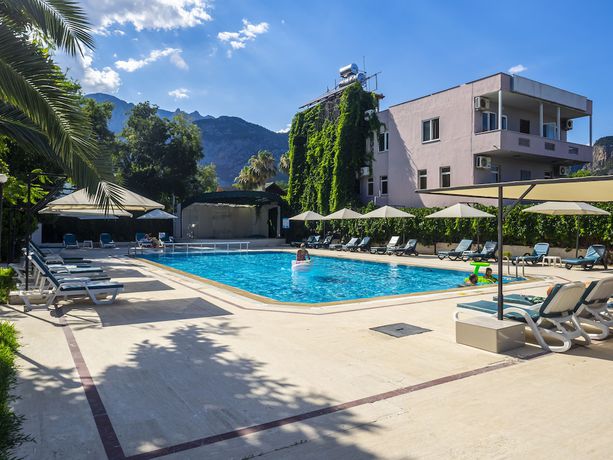 Imagen de la piscina del Tal Beach Hotel. Foto 17