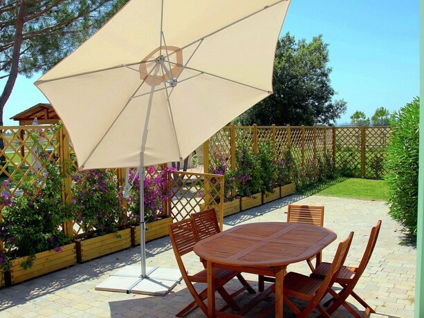 Imagen de la habitación del Tasteful Apartment In Roselle Terme With Fenced Garden. Foto 2
